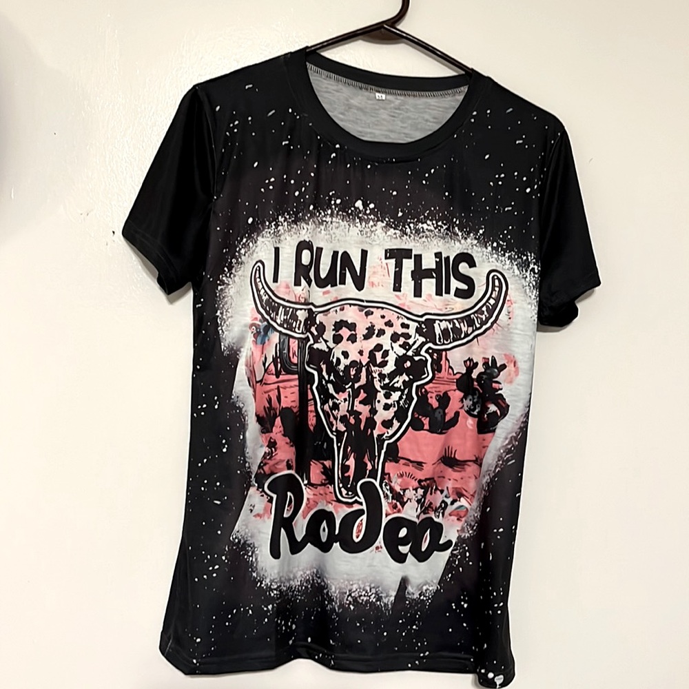 I run this rodeo blouse medium